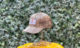今ではもう完売した着物の生地を使用したキャップ。この輝きは今も世界のどこかで輝いている。