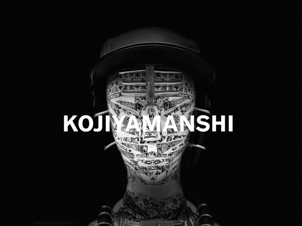 KOJI YAMANISHI氏が制作した頭部マネキン「ネコ族」。マスキングテープを使用し唯一無二の世界観を表現しています。